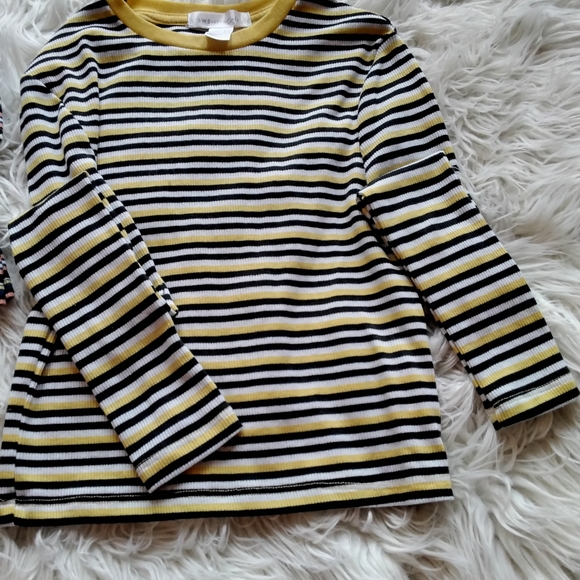 ☆☆Bulk Discount☆☆ Two long sleeve shirts - Picture 3 of 4